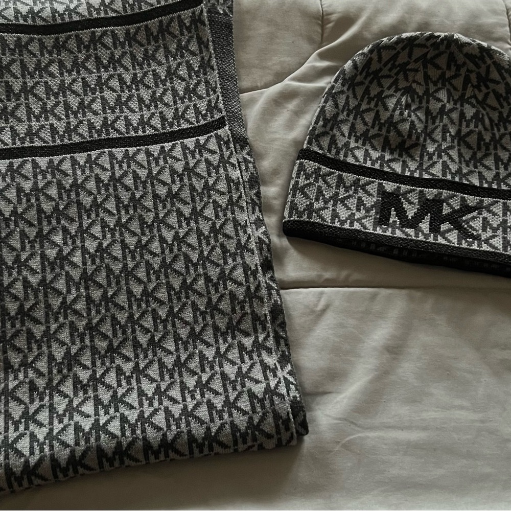 MK Hat & Scarf Set